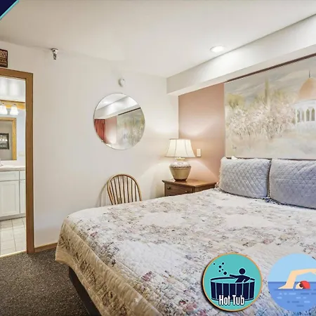 Highridge B16A Inviting Queen Room For Two With Access To Pool And Hot Tub